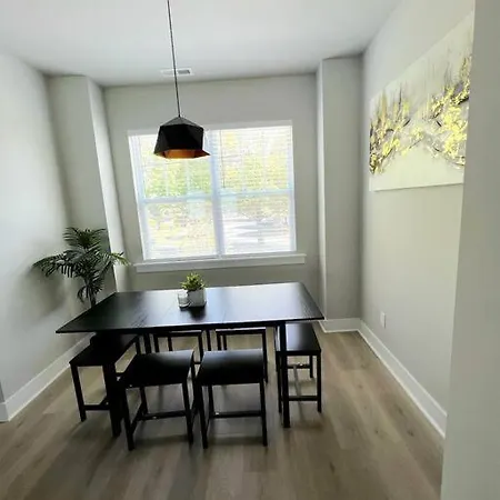 Brand New Build 10 Min- Uptown Holiday home