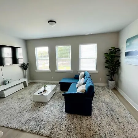 Brand New Build 10 Min- Uptown Holiday home