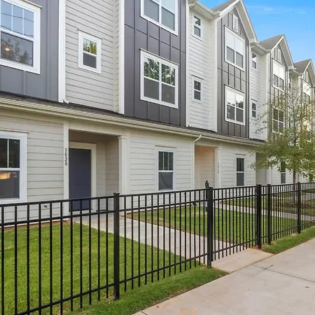 Holiday home Brand New Build 10 Min- Uptown