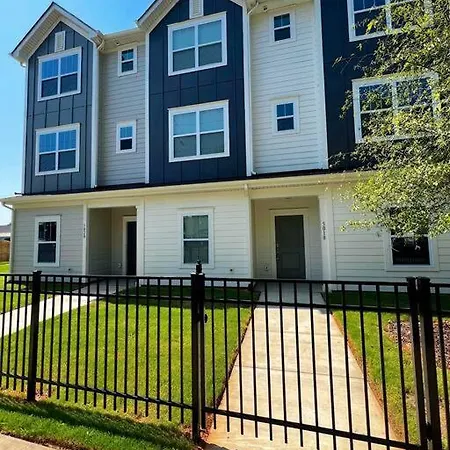 Holiday home Brand New Build 10 Min- Uptown