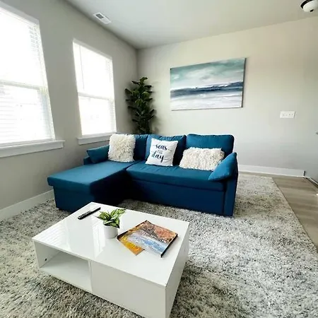 Brand New Build 10 Min- Uptown Holiday home *