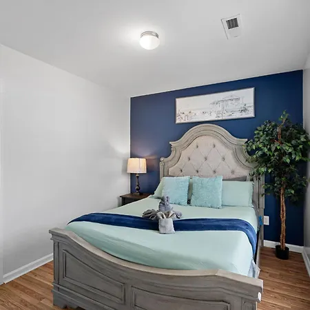 Cozy 4br Near Uptown -king Bed- Jacuzzi *