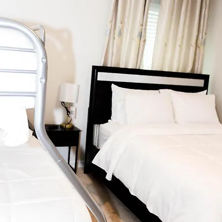 Spacious 3-bedrooms House In * Charlotte