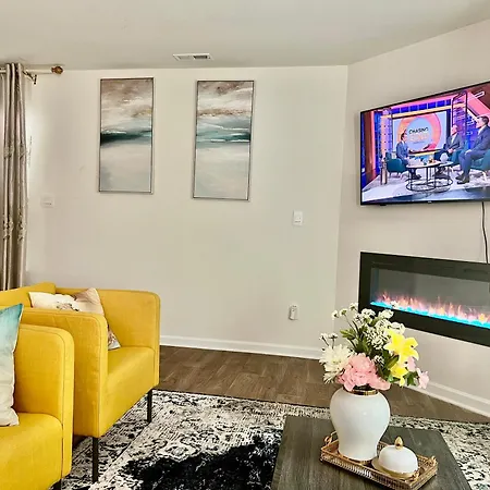 Spacious 3-bedrooms House In * Charlotte
