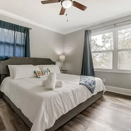 3br Getaway, Hot Tub & Mini Golf Fun * Charlotte