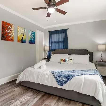 3br Getaway, Hot Tub & Mini Golf Fun