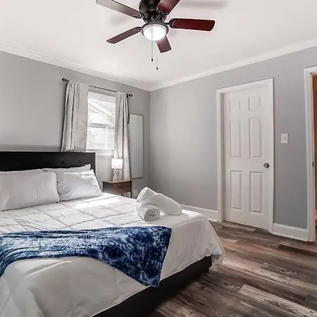 Holiday home 3br Getaway, Hot Tub & Mini Golf Fun