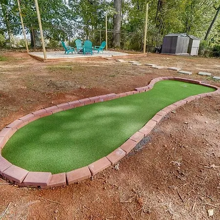 3br Getaway, Hot Tub & Mini Golf Fun Charlotte