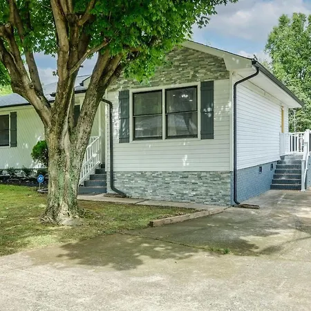 Renovated 3br - 1 Min To Music Factory - 2 Min To Uptown