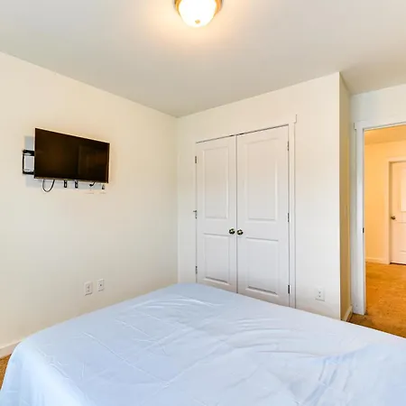 6 Mi To Uptown With Yard! * Charlotte