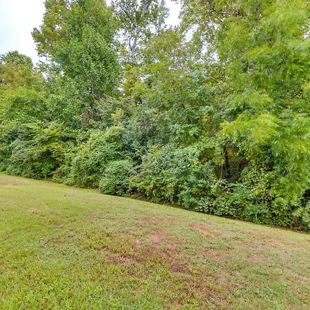Holiday home 6 Mi To Uptown With Yard!