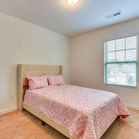 6 Mi To Uptown With Yard! Charlotte