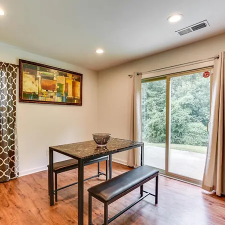 6 Mi To Uptown With Yard! Holiday home Charlotte