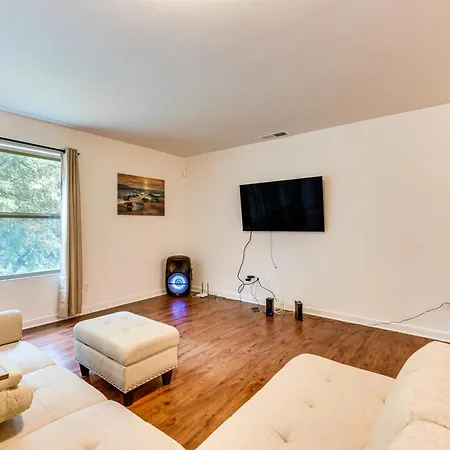 Holiday home 6 Mi To Uptown With Yard! Charlotte
