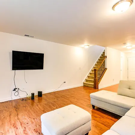 6 Mi To Uptown With Yard!