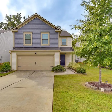 6 Mi To Uptown With Yard! Holiday home Charlotte