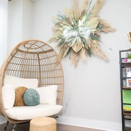 Modern Chic In Trendy Noda Midwood Districts Holiday home Charlotte
