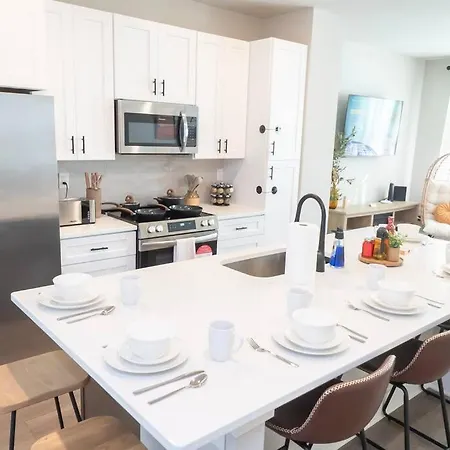 Modern Chic In Trendy Noda Midwood Districts Holiday home