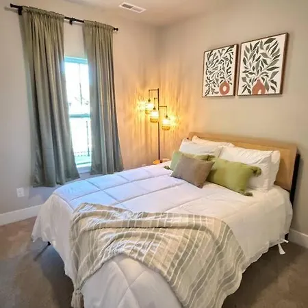 Modern Chic In Trendy Noda Midwood Districts