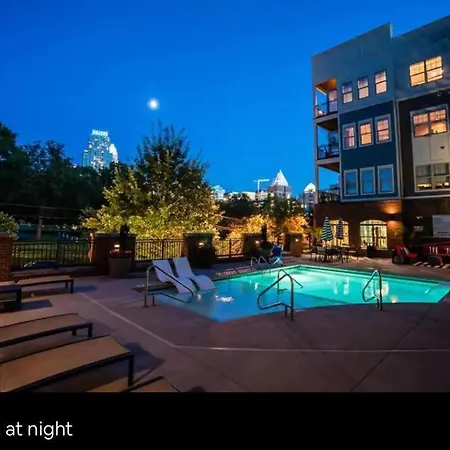 Charming Uptown With, Pool, Bar, Shops Charlotte