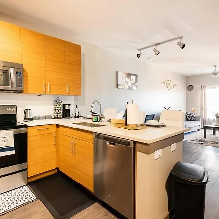 Charming Uptown With, Pool, Bar, Shops Apartment Charlotte