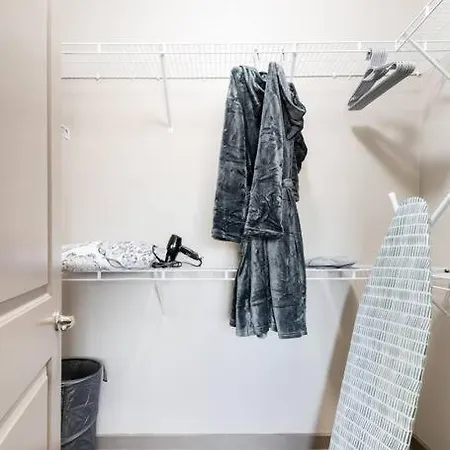 Apartment Charming Uptown With, Pool, Bar, Shops Charlotte