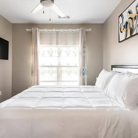 Charming Uptown With, Pool, Bar, Shops Charlotte