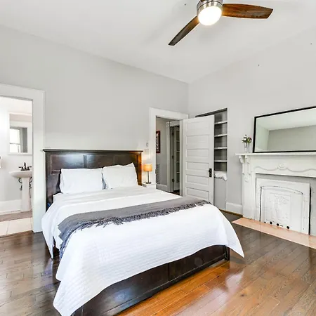 Walk To Top Attractions Chic In Charlotte! Holiday home *
