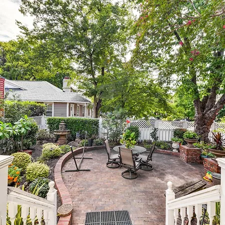 Walk To Top Attractions Chic In Charlotte! Holiday home