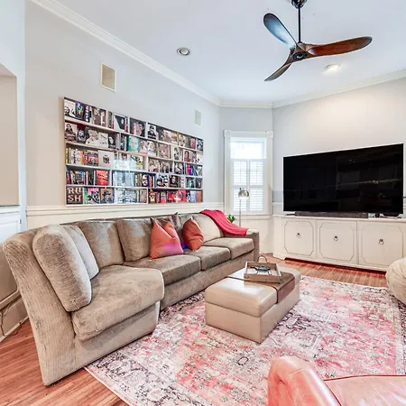 Walk To Top Attractions Chic In Charlotte! Holiday home *