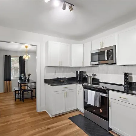 Renovated, Sleeps 9, Fire Pit & Games, 5 Min To Uptown