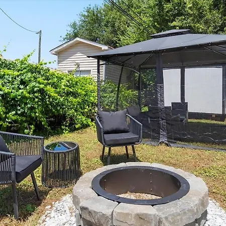 Renovated, Sleeps 9, Fire Pit & Games, 5 Min To Uptown