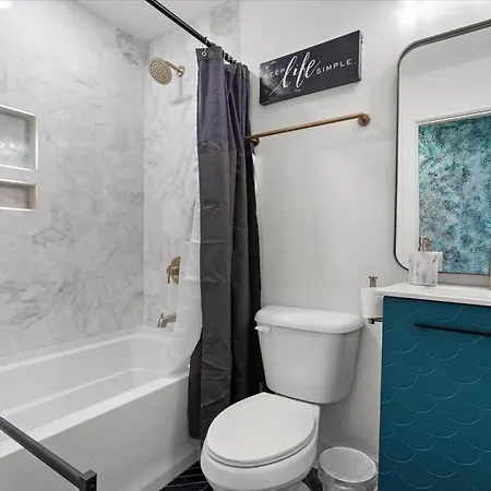 Renovated, Sleeps 9, Fire Pit & Games, 5 Min To Uptown Charlotte