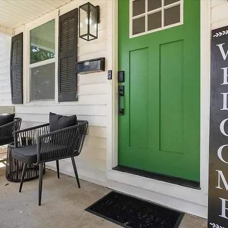 Renovated, Sleeps 9, Fire Pit & Games, 5 Min To Uptown Charlotte