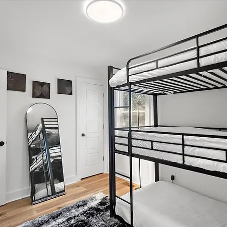 Renovated, Sleeps 9, Fire Pit & Games, 5 Min To Uptown * Charlotte