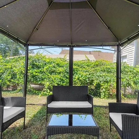 Renovated, Sleeps 9, Fire Pit & Games, 5 Min To Uptown Charlotte
