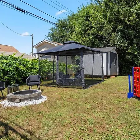 Renovated, Sleeps 9, Fire Pit & Games, 5 Min To Uptown