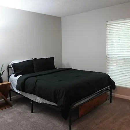 Apartment Luxury & Convenience In South End