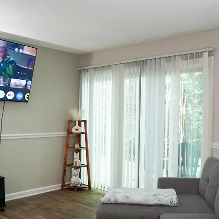 Luxury & Convenience In South End *