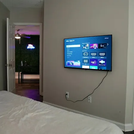 Deluxe Luxury & Convenience Apartment