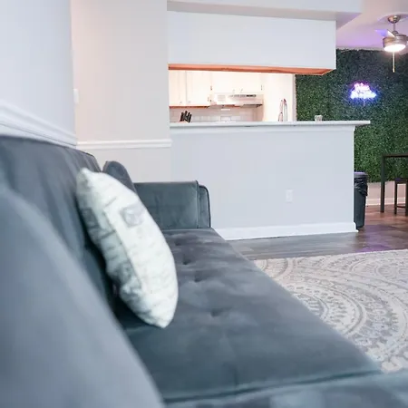 Deluxe Luxury & Convenience Apartment *