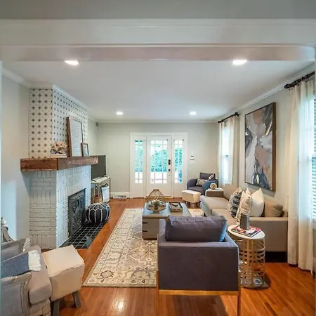 Elizabeth Bungalow, Fenced Yard, Fireplaces, Grill * Charlotte