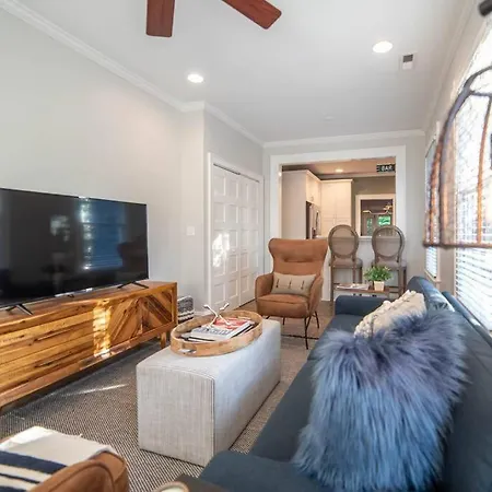 Elizabeth Bungalow, Fenced Yard, Fireplaces, Grill * Charlotte