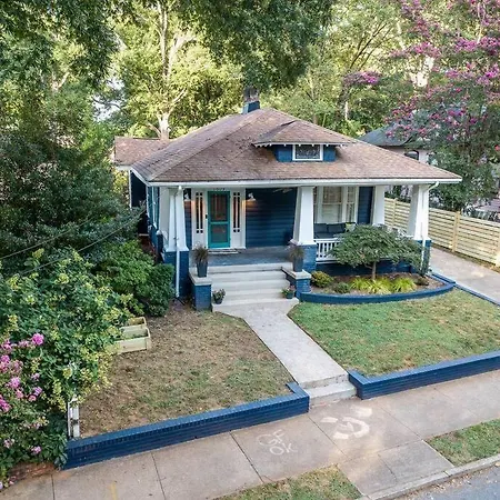 Elizabeth Bungalow, Fenced Yard, Fireplaces, Grill Holiday home