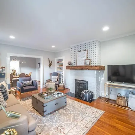 Elizabeth Bungalow, Fenced Yard, Fireplaces, Grill * Charlotte