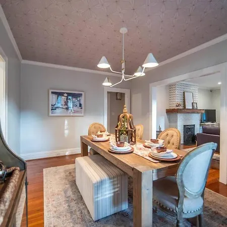 Elizabeth Bungalow, Fenced Yard, Fireplaces, Grill *