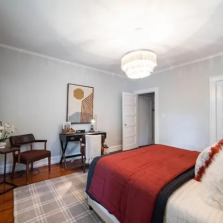 Elizabeth Bungalow, Fenced Yard, Fireplaces, Grill *