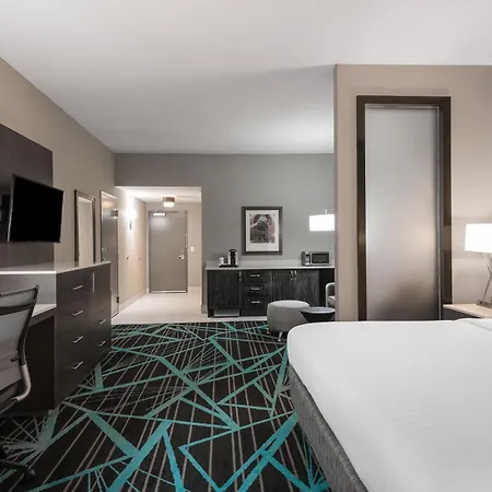 Express & - Airport By Ihg Hotel