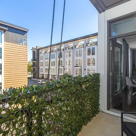 Spacious 2bd With Private Balcony And Free Parking 2 Apartment