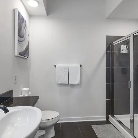 Spacious 2bd With Private Balcony And Free Parking 2 Charlotte